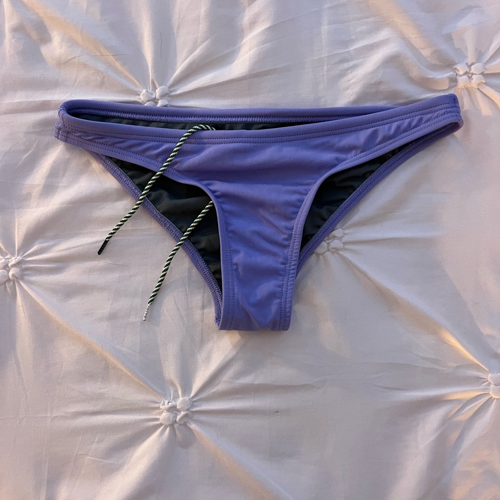 NWOT Jolyn Europe Bikini Bottoms